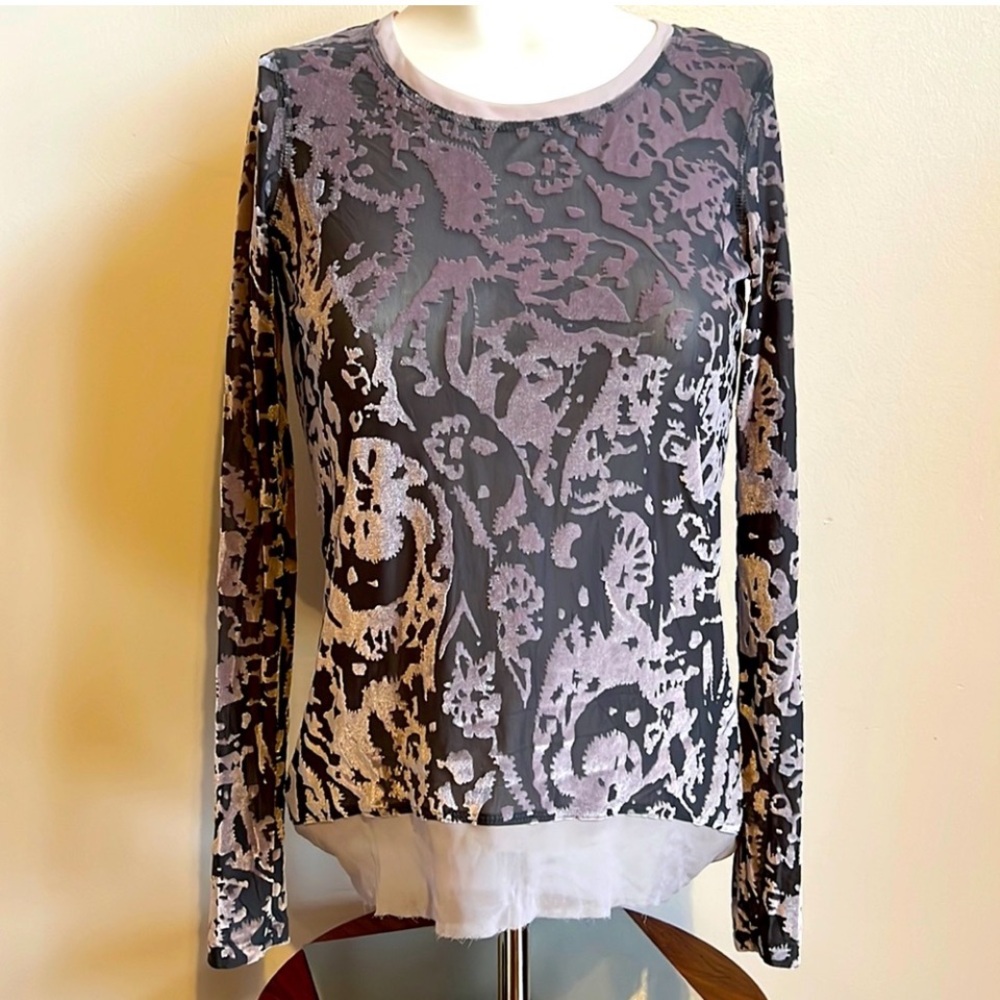 Simply Vera Vera Wang Sheer bottom Top with Abstract Pattern